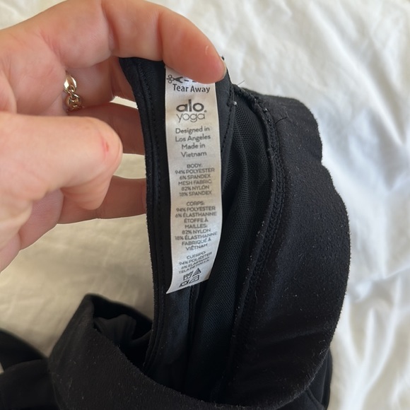 Alo yoga Glance Bra in Black - Picture 6 of 7